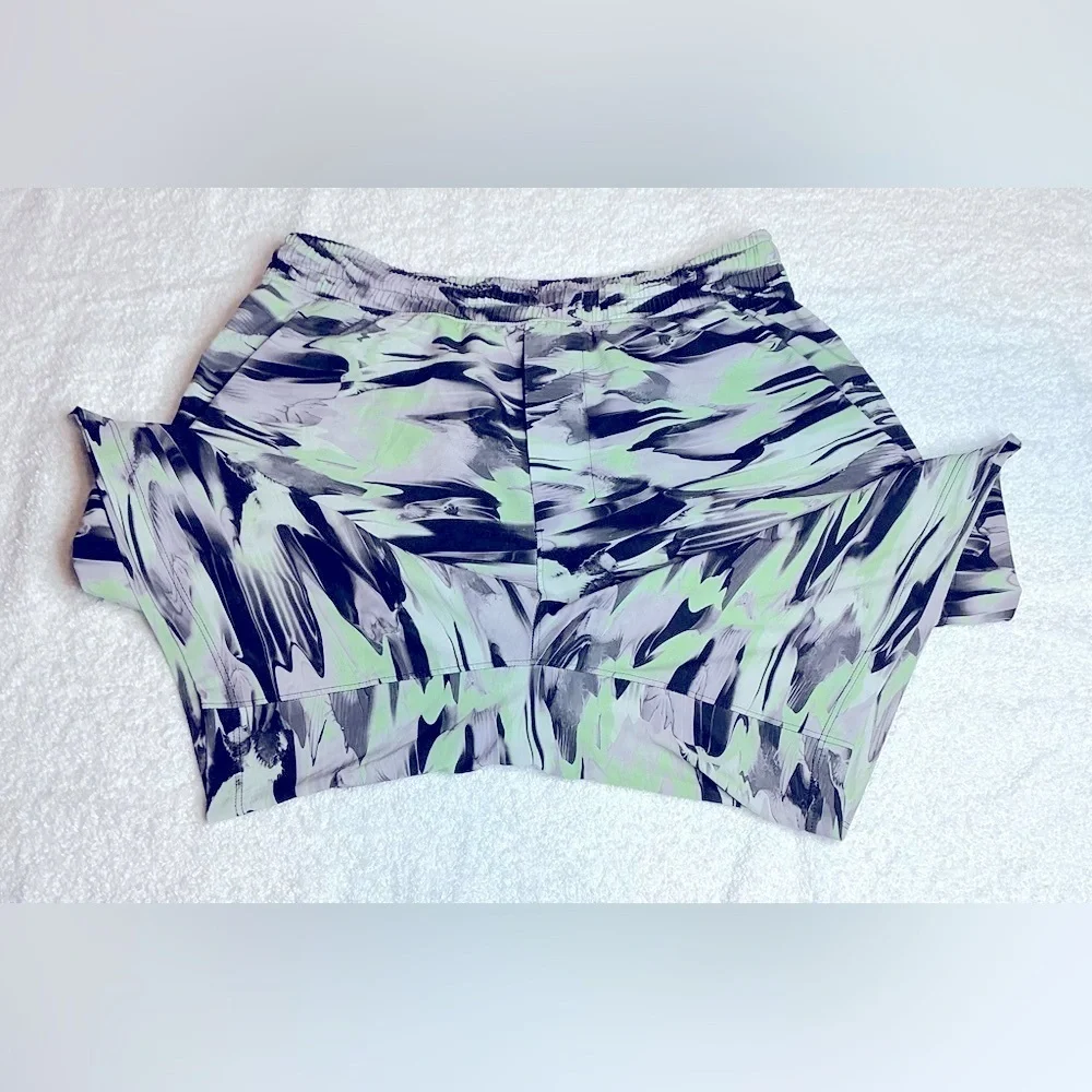 Lululemon Athletica men’s Green and Black Athletic Shorts camouflage size S
